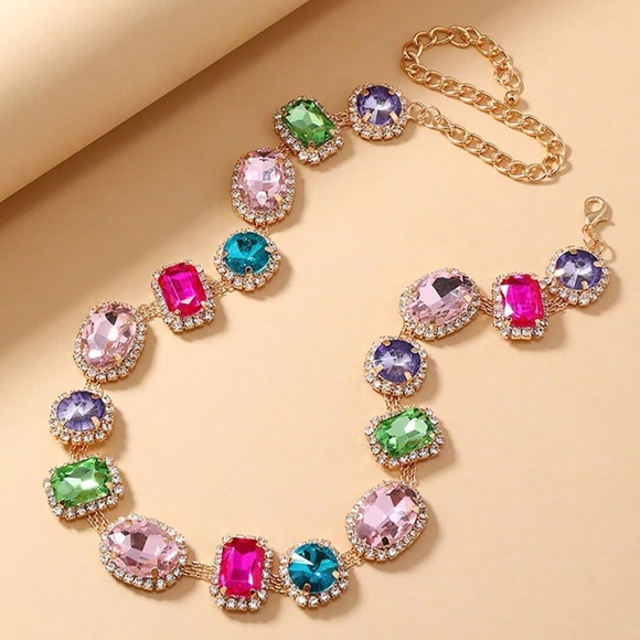 Luxe Gold Tone Colorful Large Rhinestone Statement necklace - Picture 5 of 7